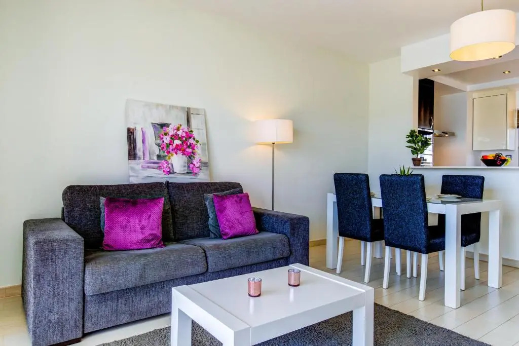 One Bedroom Apartment in Albur Village 2J