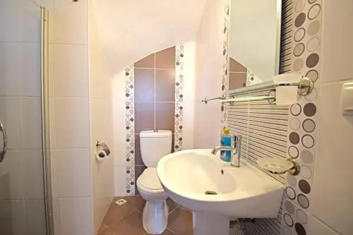 A2 Arnna Apartments