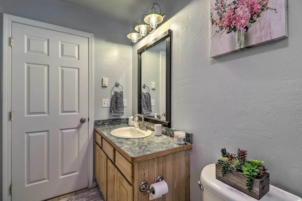 Family-Friendly Columbia Falls Townhome w/ Views