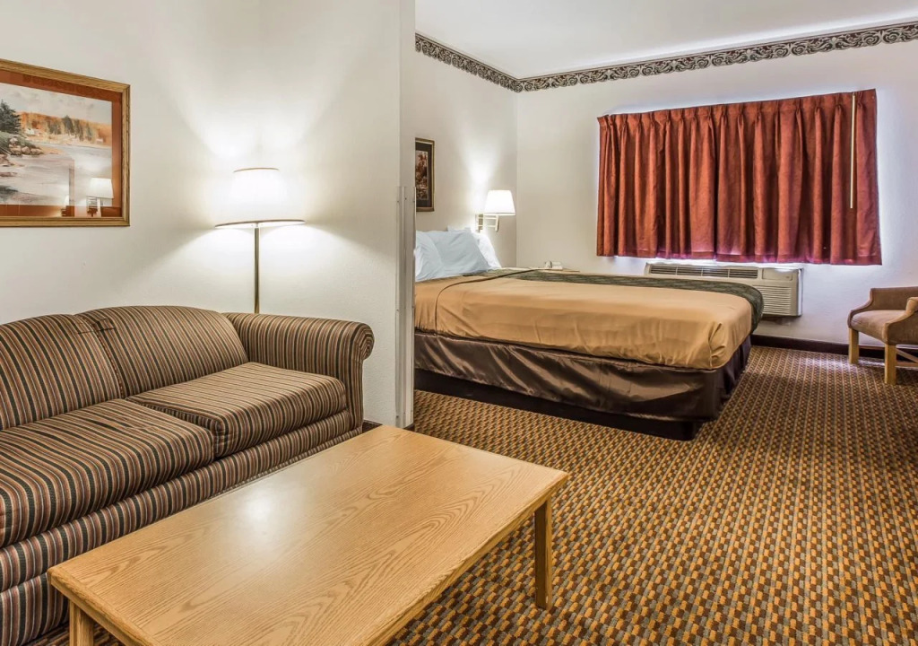Econo Lodge Inn & Suites New Castle