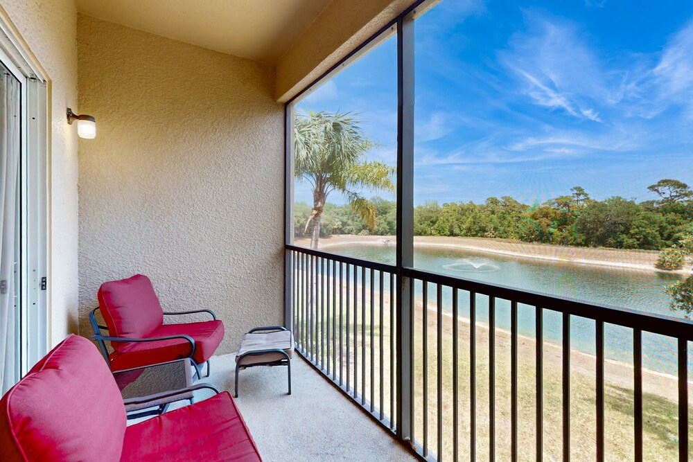 Friendly Condo With Shared Pool and Hot Tub, High-speed Wifi, and Central AC