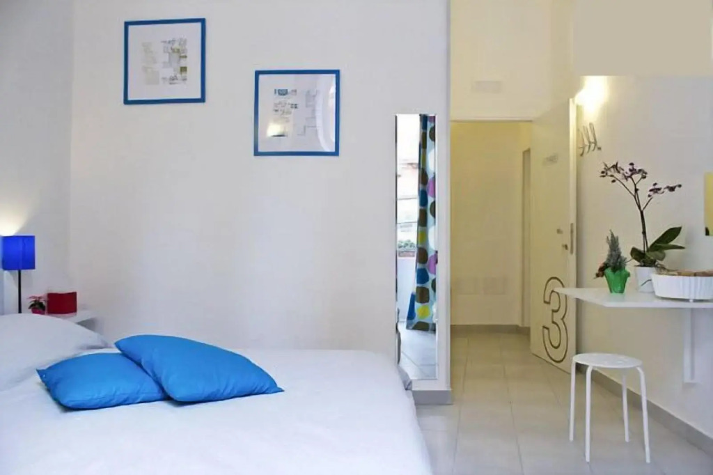 BeHouse Naples Room and Breakfast