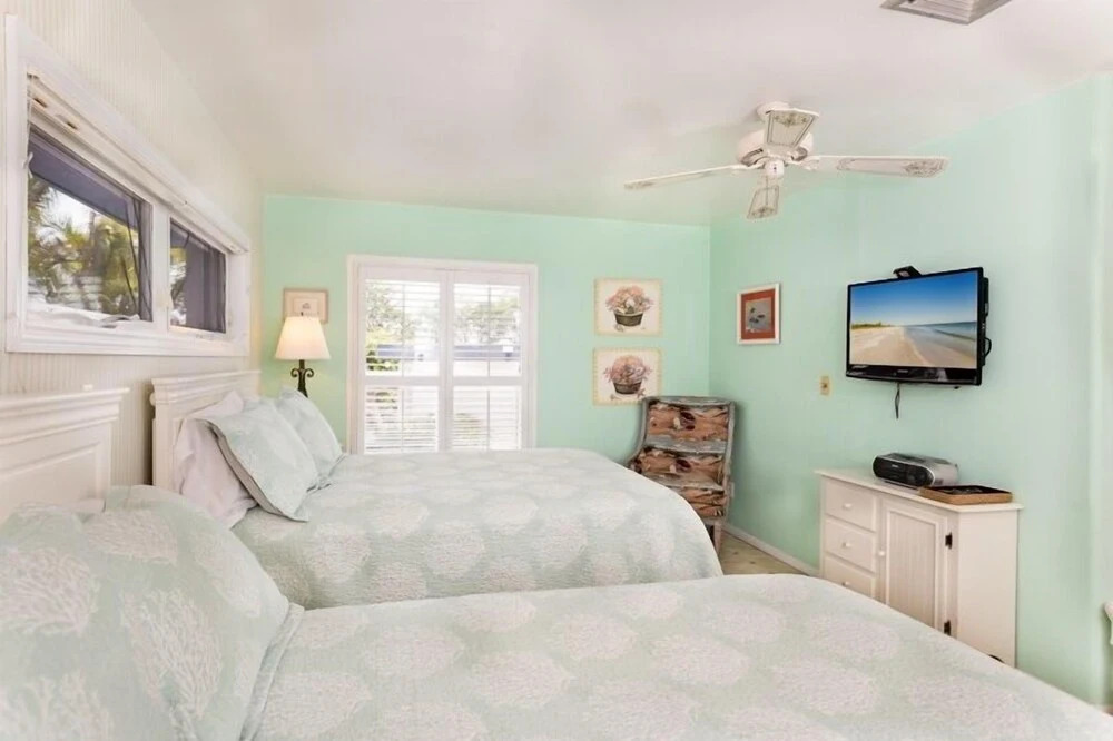 Baybarlyn 4 Bedroom Home by RedAwning