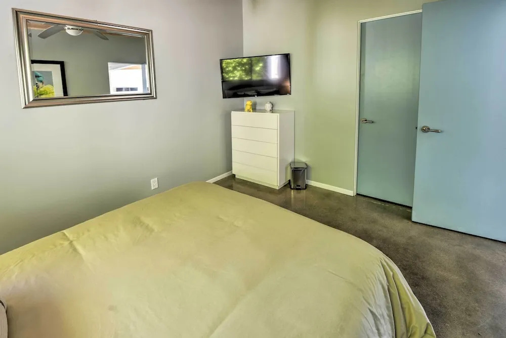 Palm Springs Home w/ Private Pool & Hot Tub!