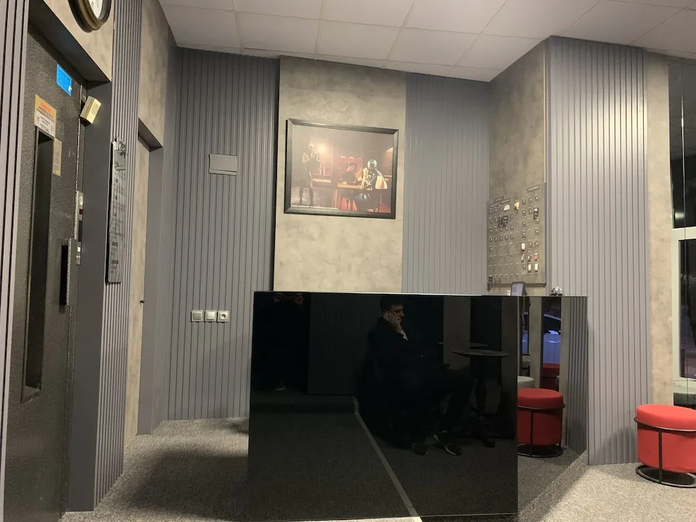 Otel 374