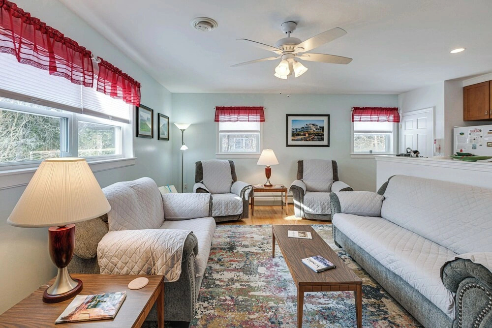 Unbeatable Downtown Location! Bar Harbor Apt