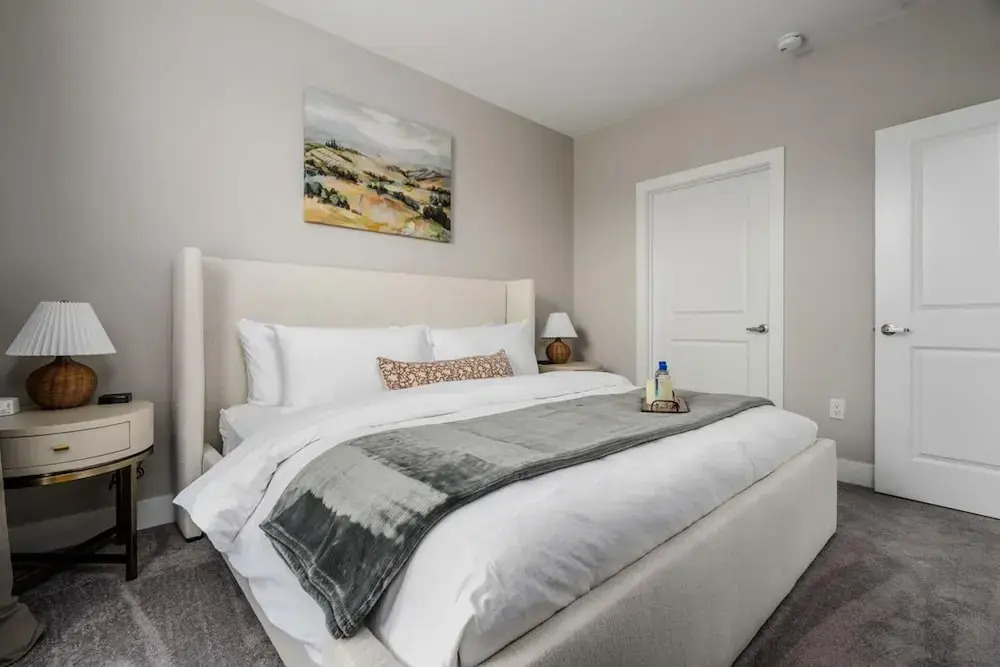 Downtown Luxury - Top Floor 2BR at Topiary Park