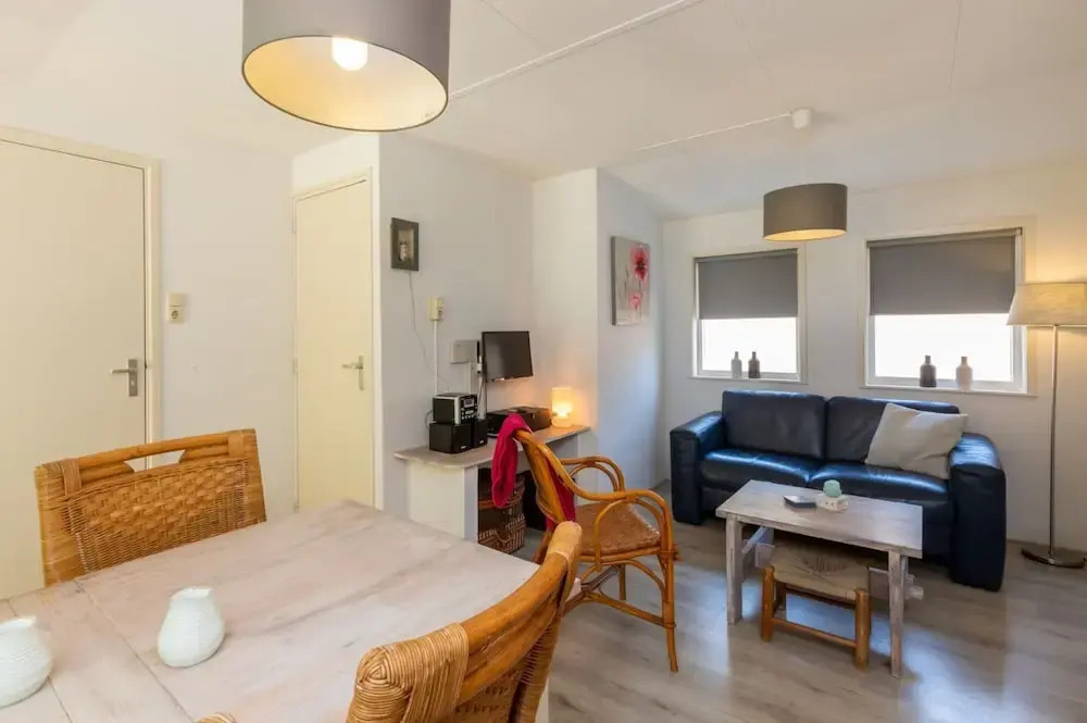 Cozy Holiday Home 3 Minutes From the Beach!