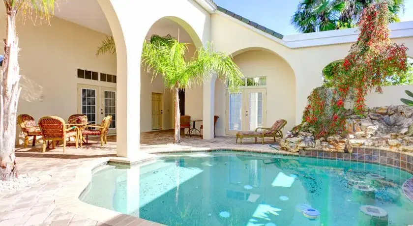 Royal Swan by Vacation Rental Pros