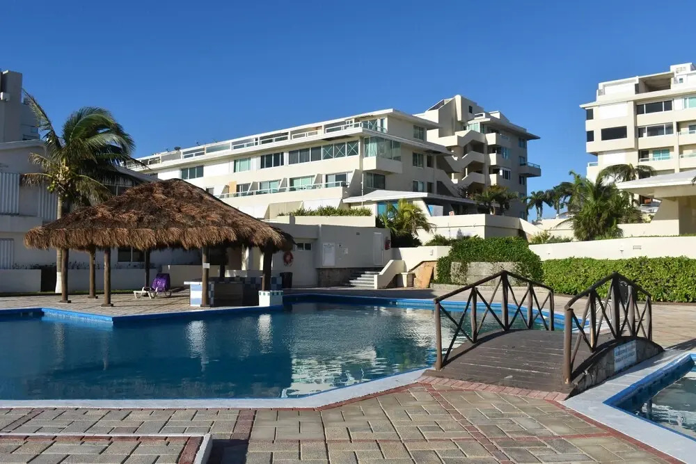 Brisas Beachfront Studios in Hotel Zone