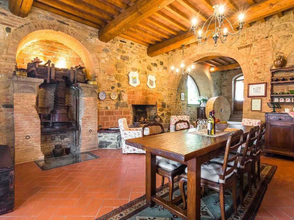 Holiday Home in Town Center with Pool, Garden, Hot Tub