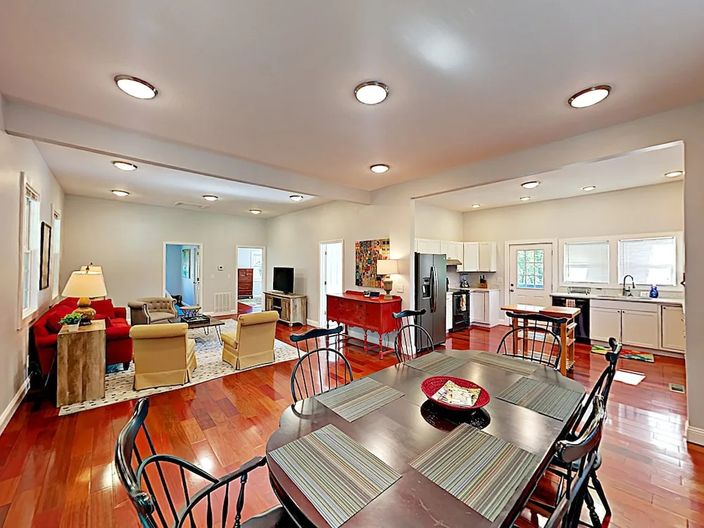 7 3rd Street Home 2 Bedrooms 2 Bathrooms Home