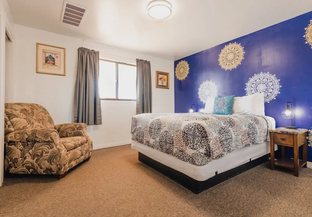 Home Style Apartments - 1 & 3 BR Suites with Full Kitchen