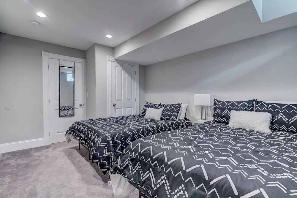 Luxury Home Near Harbor With Roofdeck & Parking