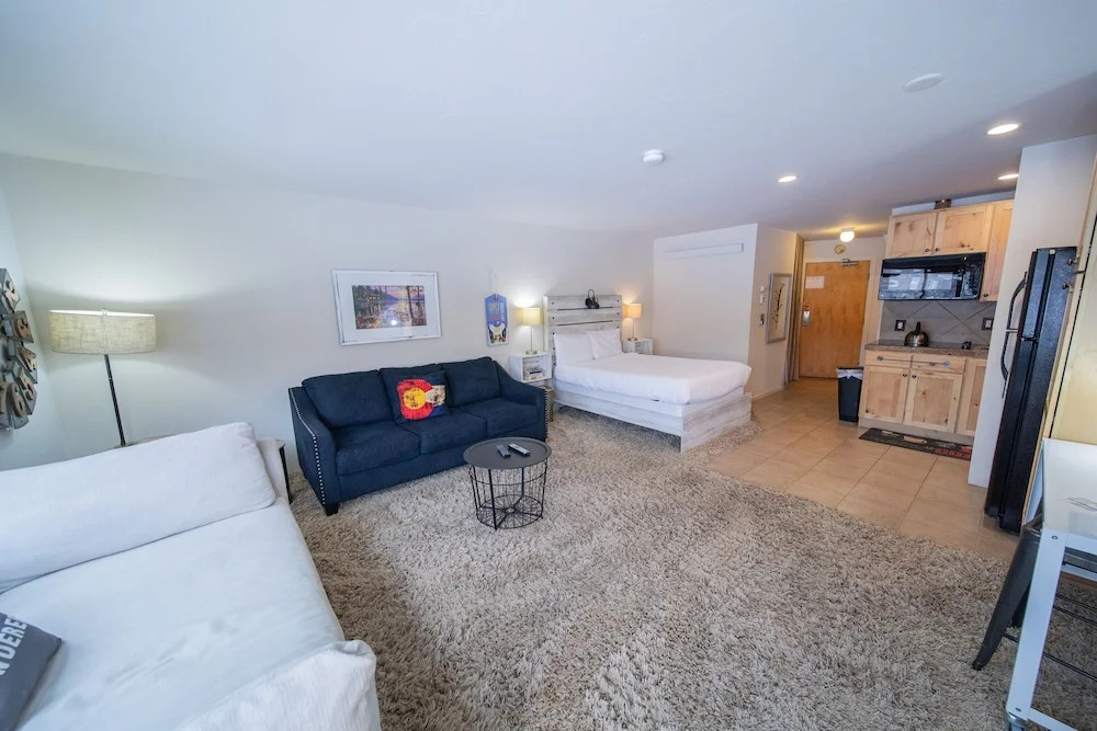 Edgewater 1436