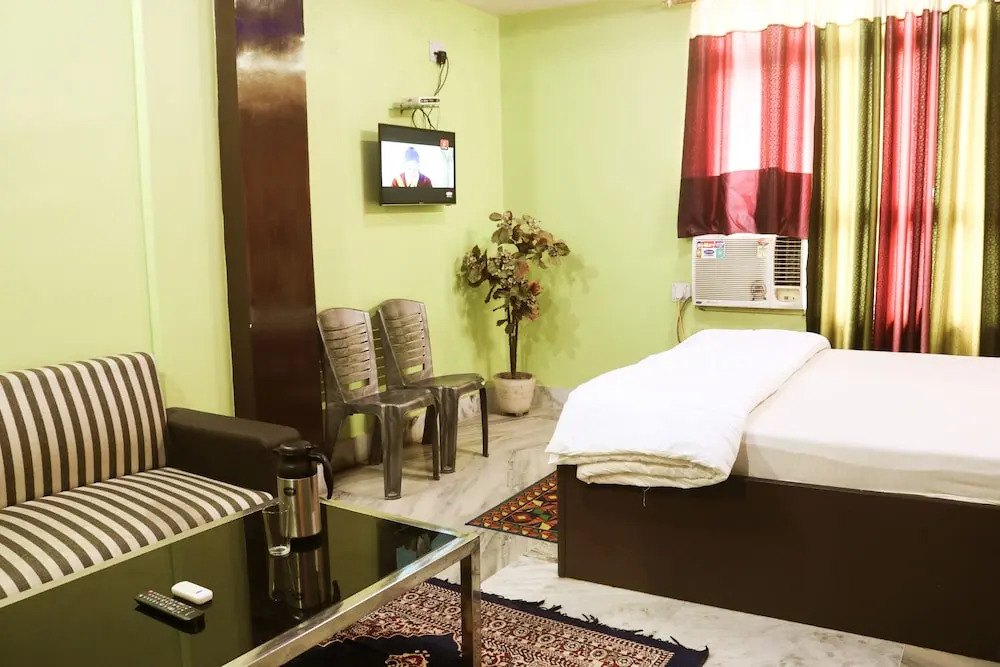Hotel Tara Tower
