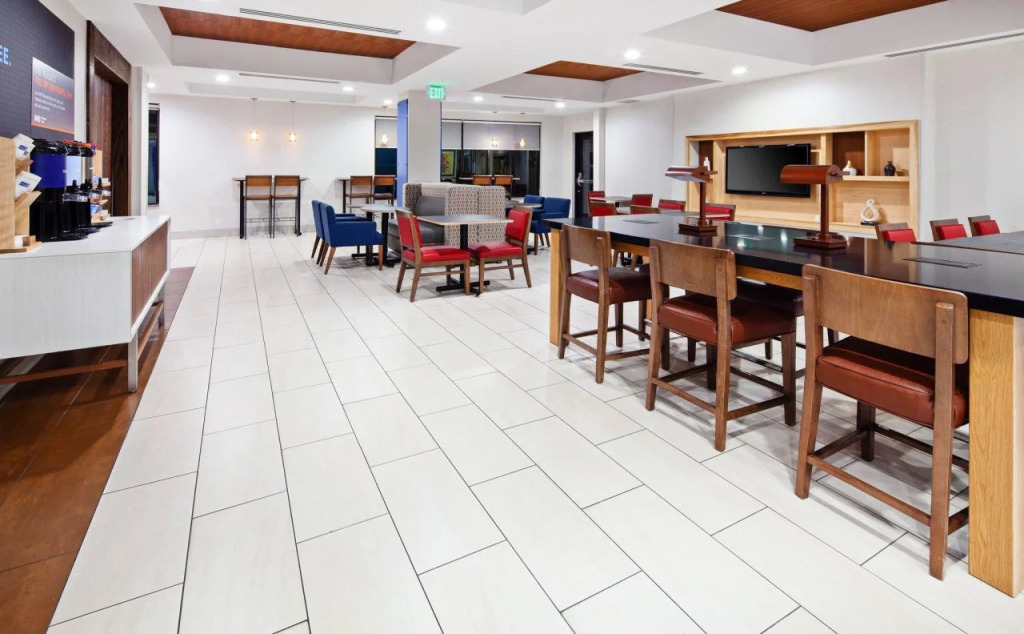 Holiday Inn Express & Suites Clovis Fresno Area by IHG