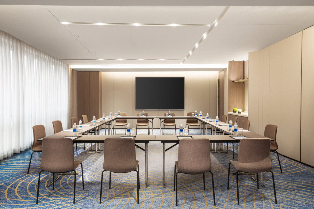 HUALUXE Shanghai Changfeng Park by IHG