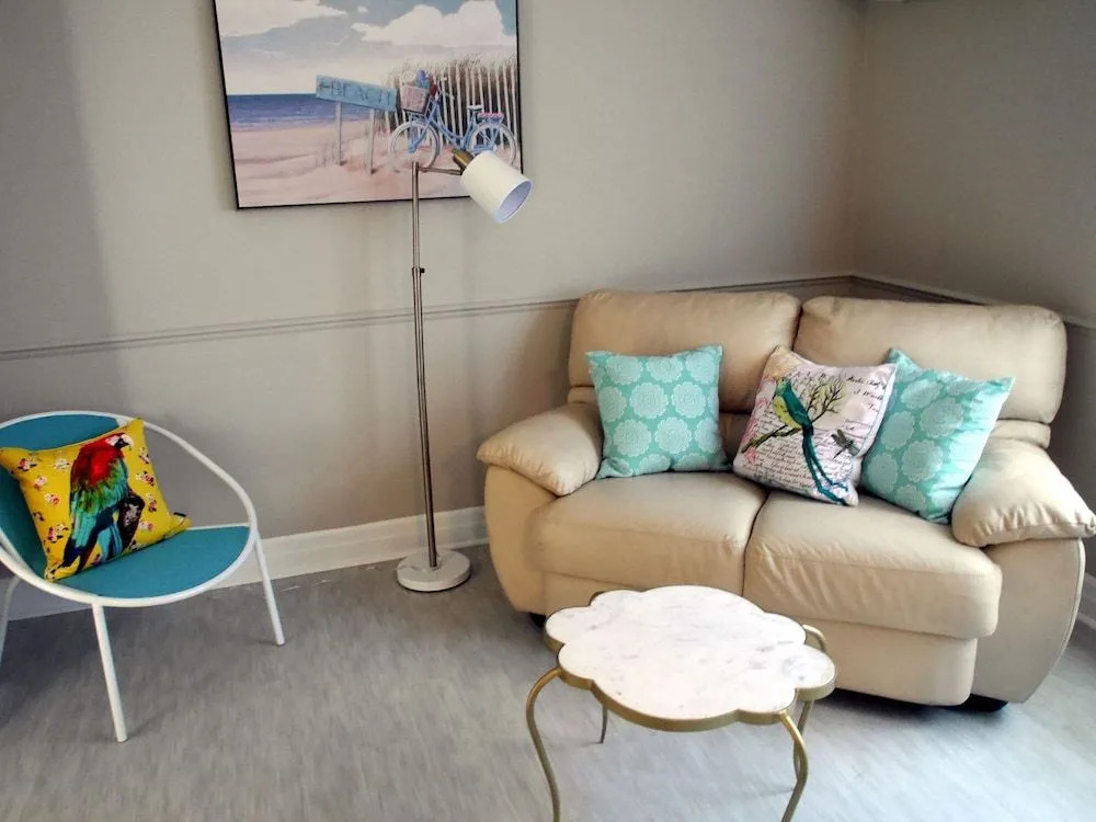 Spectacular 1BR Unit