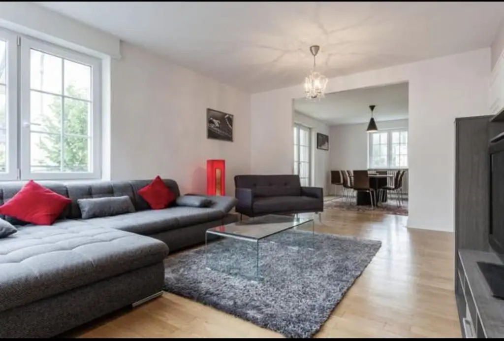 Charmant appartement avec terrasse dans villa