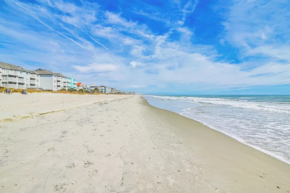 On-the-beach Escape: Oceanfront in Surfside!