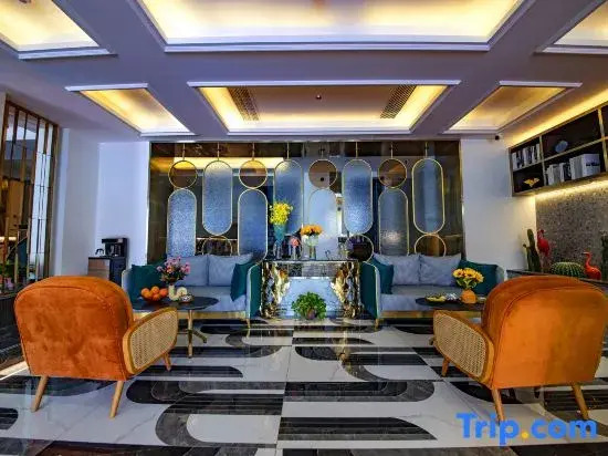 Lushan Yunlian Hotel (Guling Street Cableway Upper Platform)