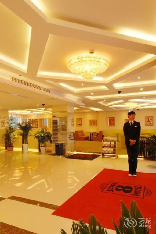 Super 8 Hotel