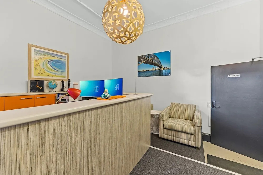 London Plane Backpackers