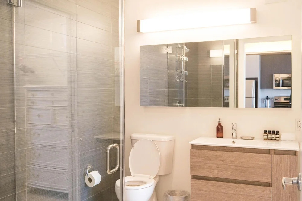 Modern & Uniquely Designed Suite in Old City