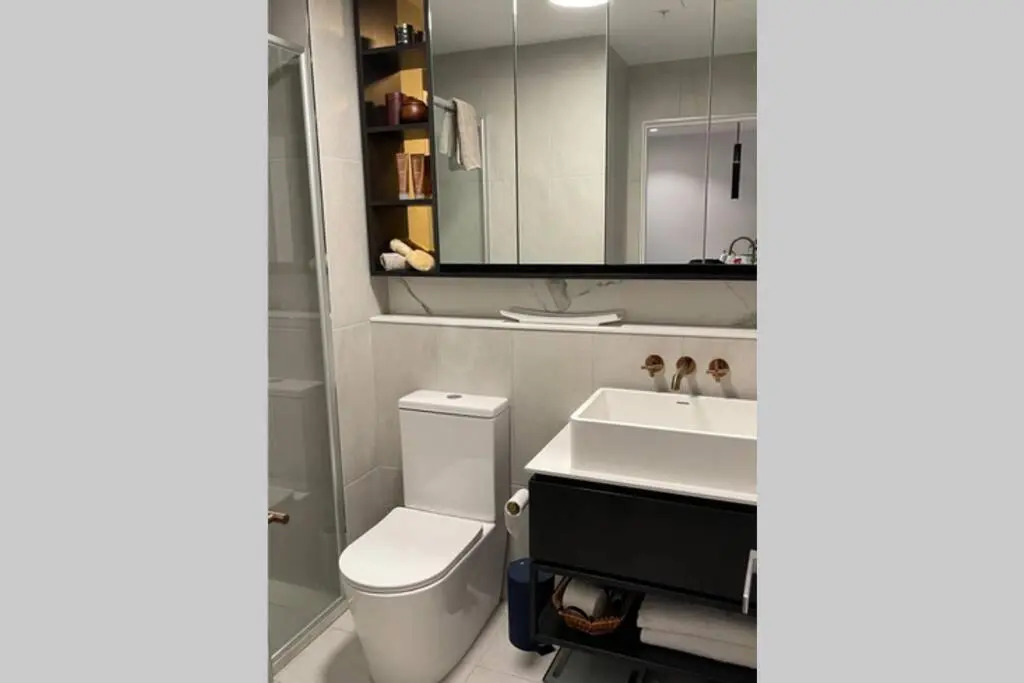 Luxury 1BR + Study near MCG, Tennis Centre & City