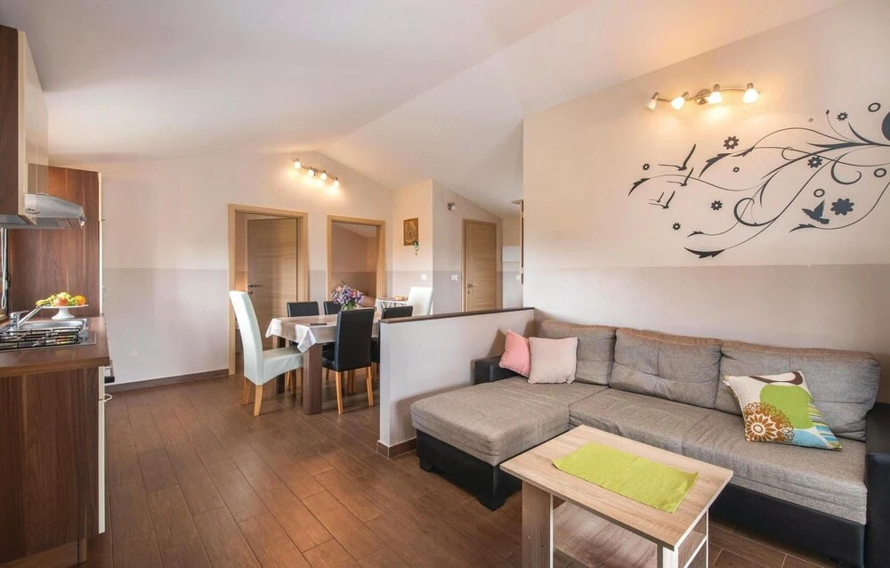 Awesome Home in Vodnjan With Wifi and 2 Bedrooms