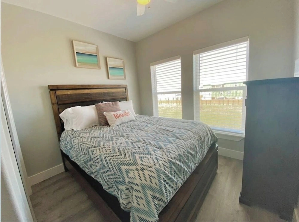 3201 S. 11th St - New Wave Rentals