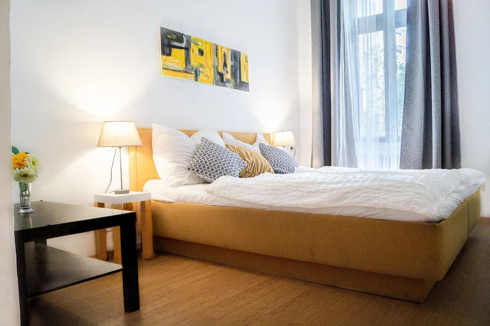 Beautiful 2BR - 12 min from Downtown