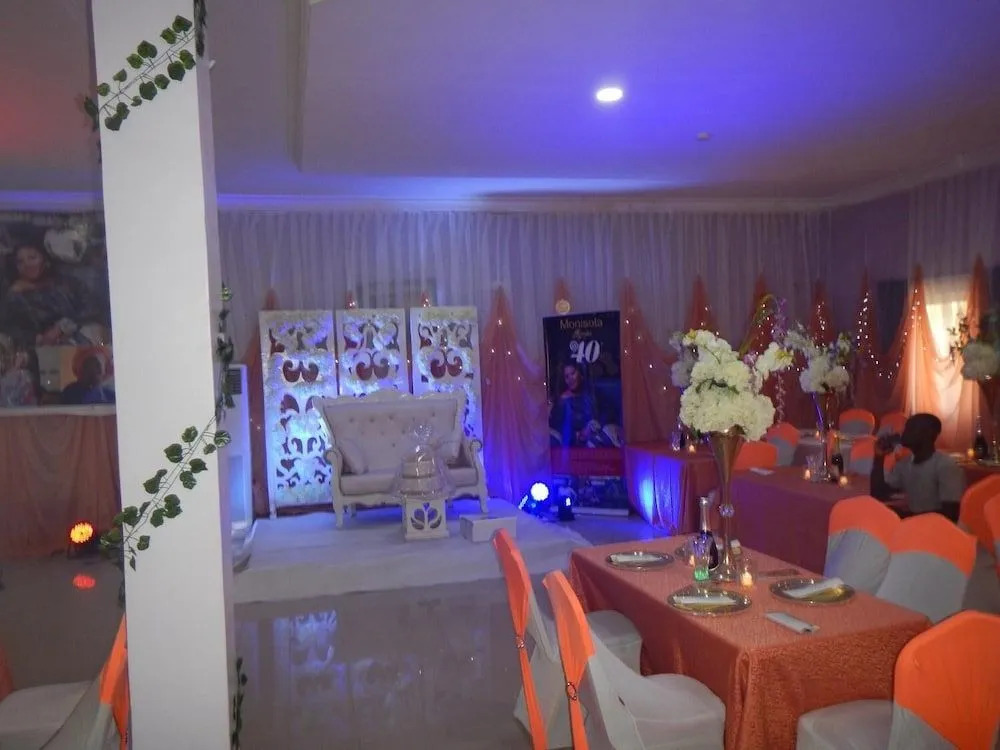 206 Exclusive Hotel