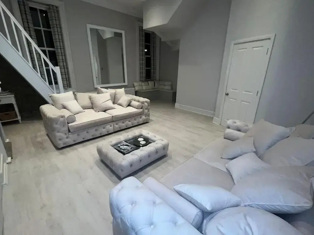 Luxury 3 Bedroom Penthouse w Massive Roof Terrace