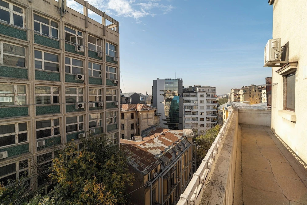 3BR Atrium Penthouse by Cismigiu - Bright & Spacious with Balcony