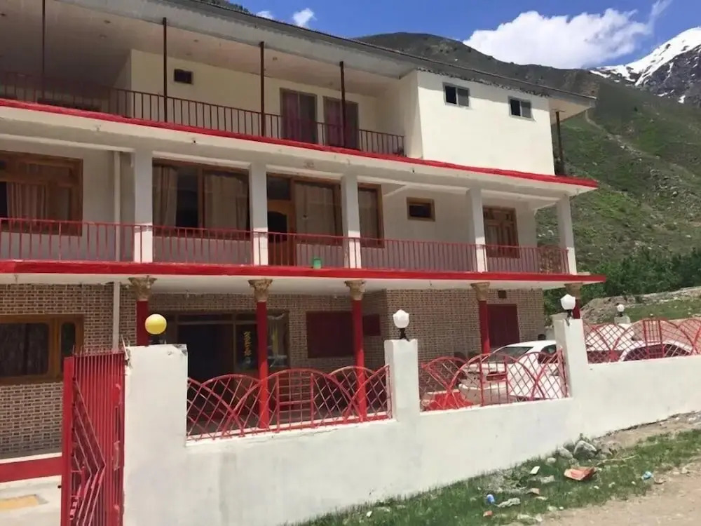 Pine Track Hotel