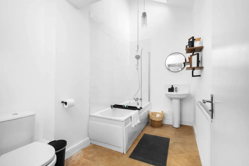 Spacious Home In Harborne(No Front Desk Please Contact The Property 5 Days In Advance)