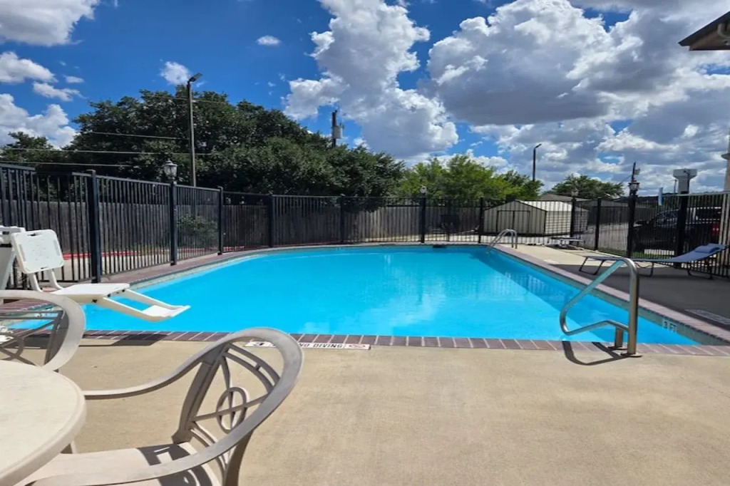Karnes City Lodge