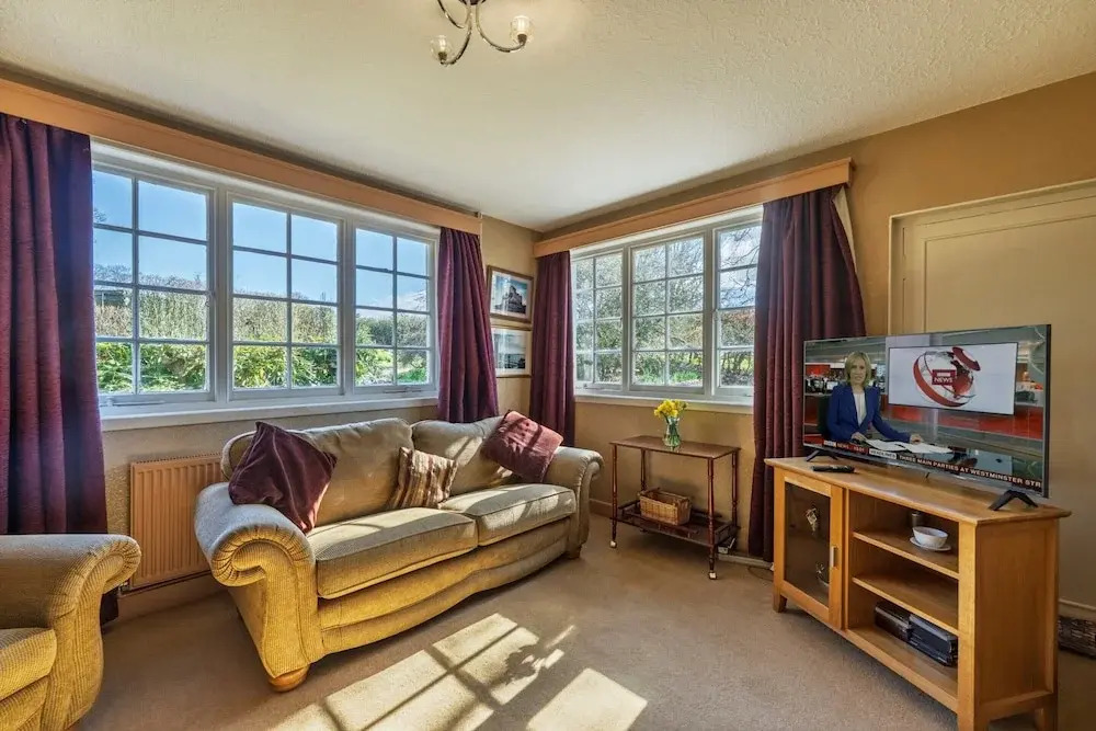 5 Bedroom Holiday Home in Cornhill, No Deposit