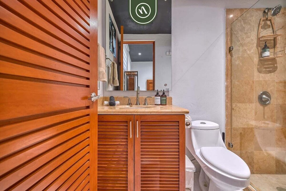 Modern 2BR Condo in Old Town - Private Terrace