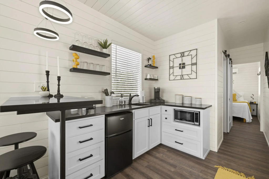 New The Yellow Beacon-luxury Shipping Container
