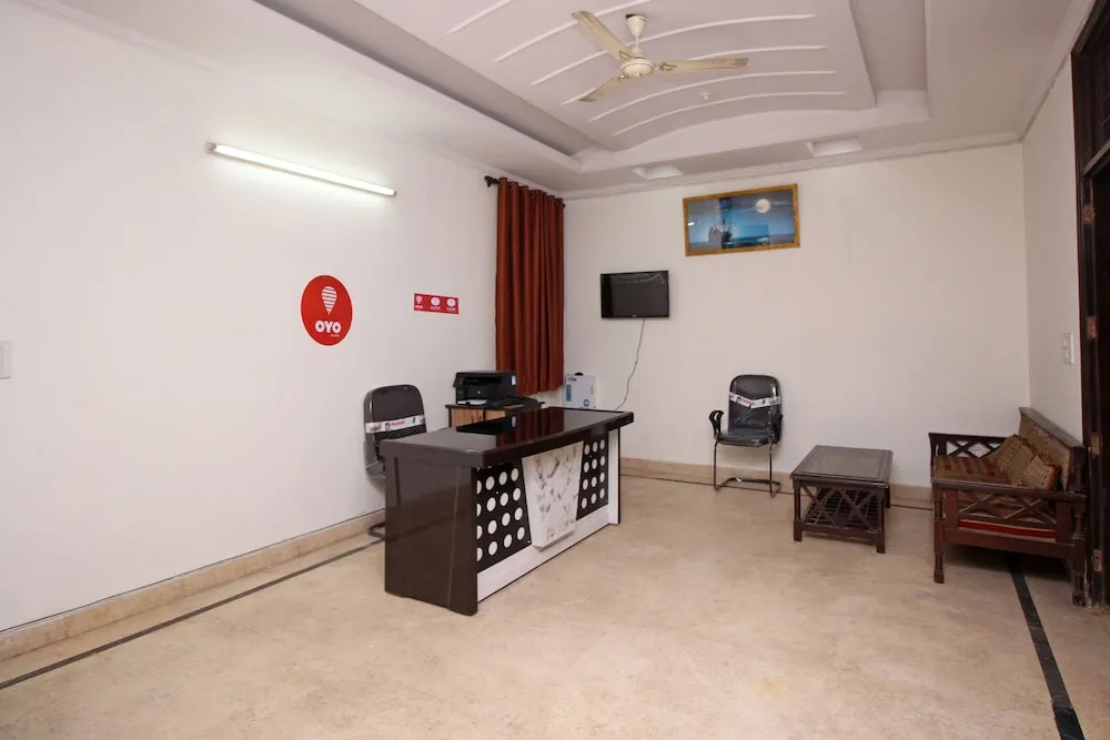 OYO 9019 Golden Park Kirti Nagar