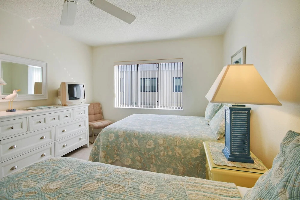 Land's End 401 Building 8 Corner Unit / Beachfront Condo!