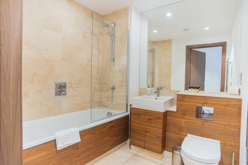One Bed Apartment w Balcony in Heart of Shoreditch