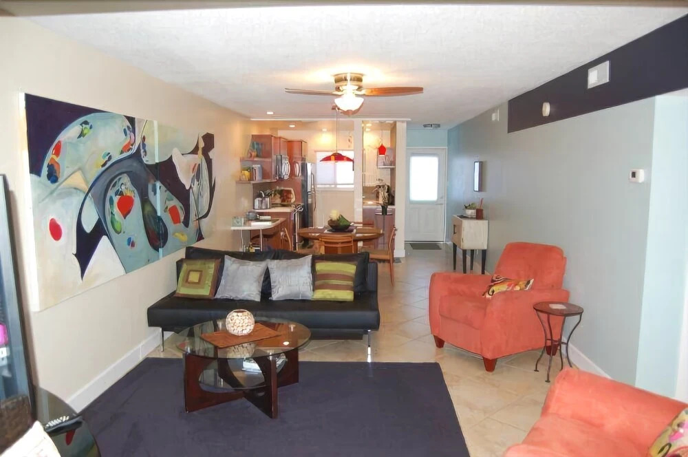 Sunset Royale - 204 1 Bedroom 1 Bathroom Apts