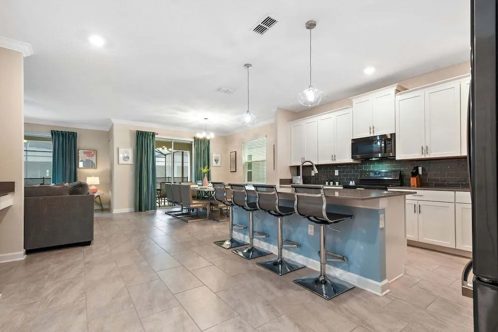 Home Away From Home! 6br, 5.5 BA