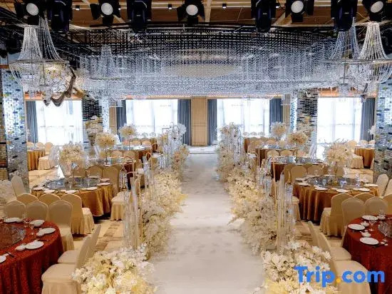 Zixuan Holiday Hotel