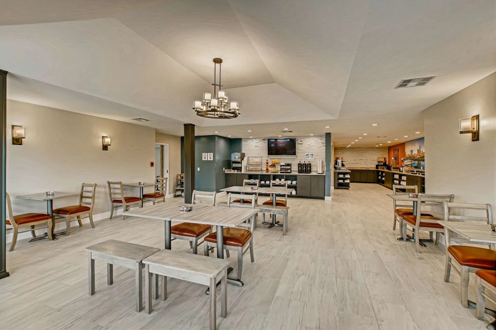 Orangewood Inn and Suites Midtown