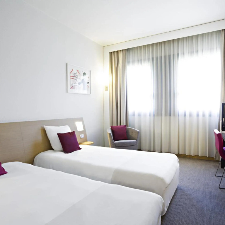 Отель Novotel Barcelona Cornella